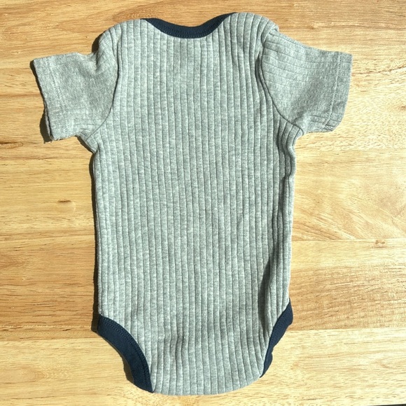 Newborn bodysuit 🥰 - Picture 3 of 3